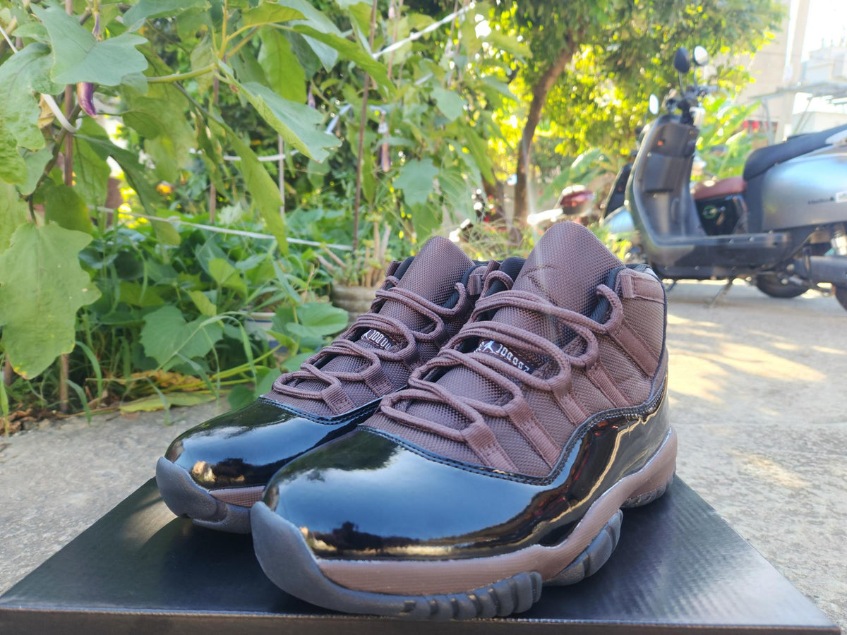 Air Jordan 11 | Contrast Code Sneakers