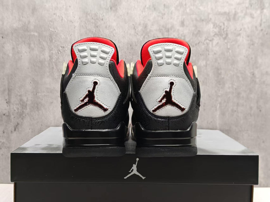 Air Jordan 4 Black Laser | Noir Signal Sneakers