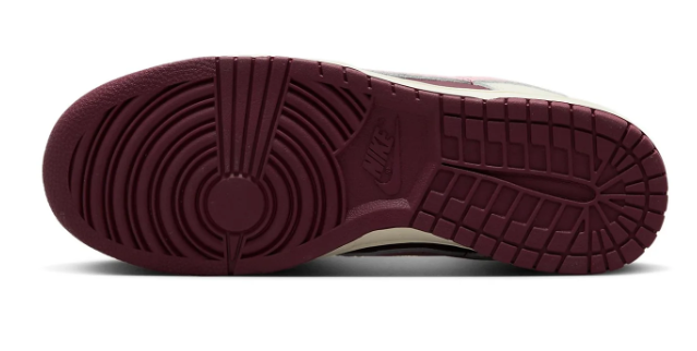 Nike Dunk Low Premium Valentine's Day 2023 | Romance in Frame